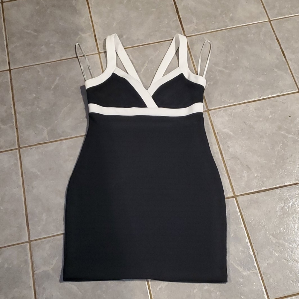 Black/white Guess mini dress